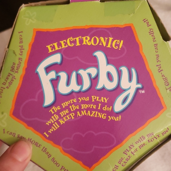 Original 1st Generation Furby 1998 with Box - Picture 3 of 8